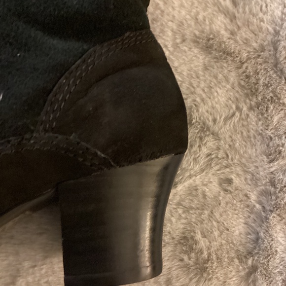 NWOT black suede lace up, fur lined ankle boot size 36 - Picture 6 of 6